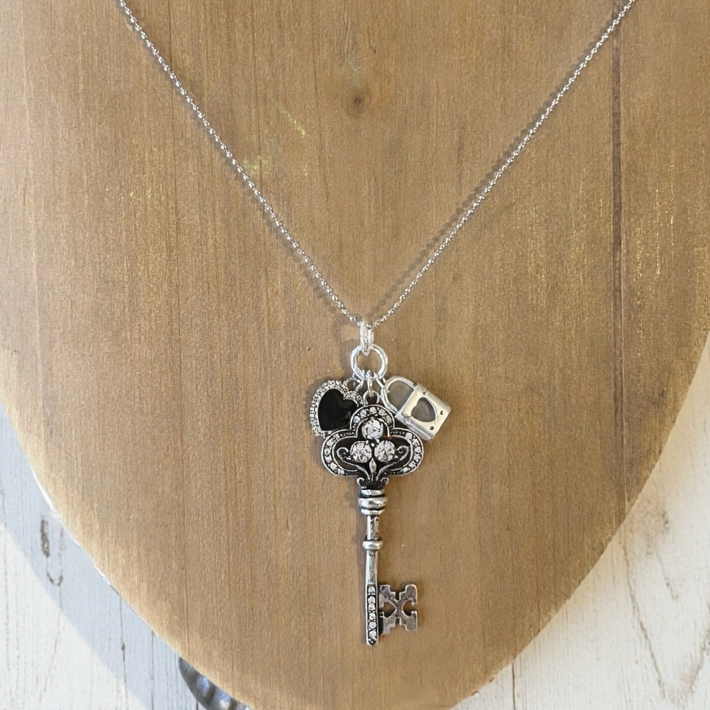 Gorgeous Black and Silver Toned Heart Lock and Key Pendant Necklace - Picture 5 of 17